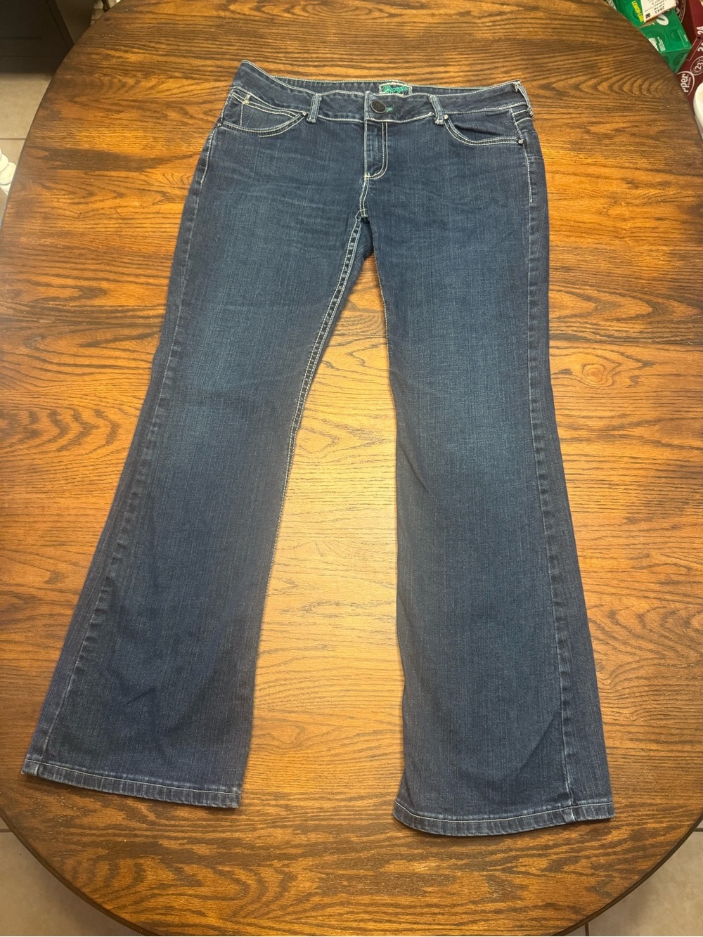 Wrangler women's boot cut jeans size 11/12 x 32